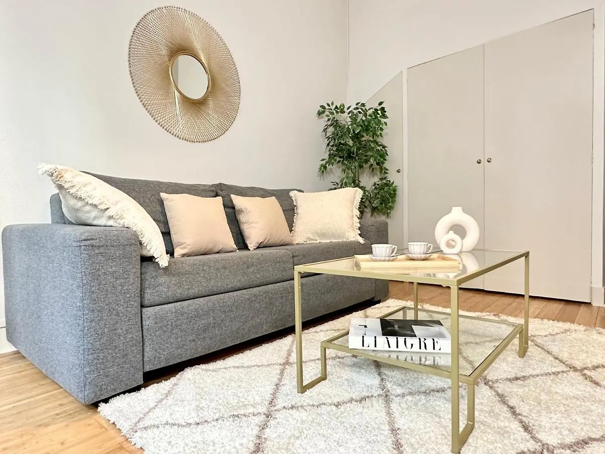 1630 - Champs Elysees - Best Value Paris Apartment